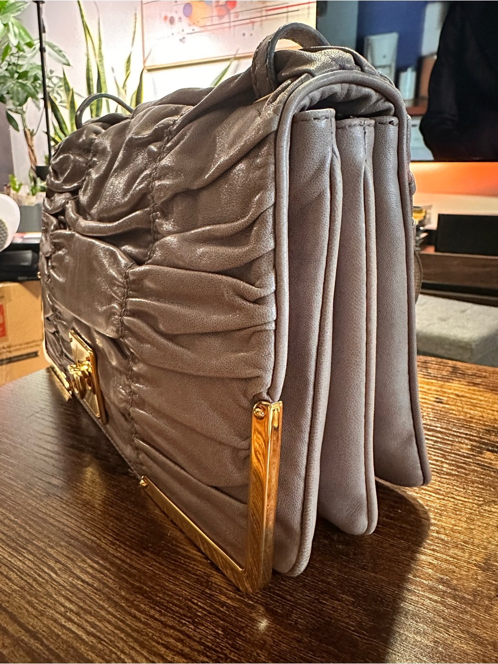 Beautiful BALLY Soft Ruched Lamb Leather Shoulder Bag in TAUPE with Gold Hardwar - Picture 6 of 15
